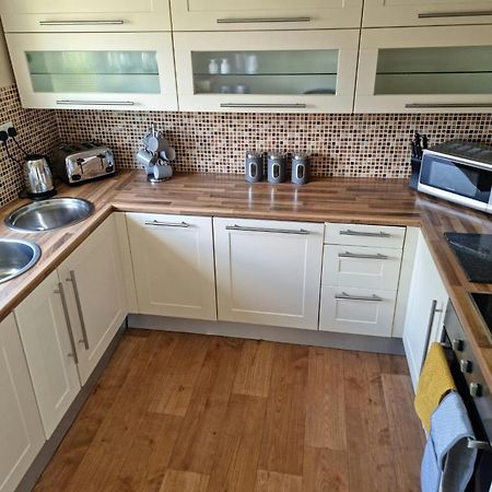 Lovely 2 Bedroom Serviced Apartment With Parking Mansfield Eksteriør billede