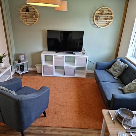 Lovely 2 Bedroom Serviced Apartment With Parking Mansfield Eksteriør billede