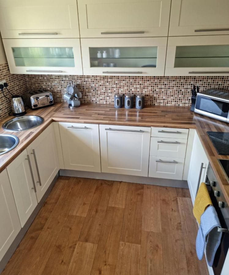 Lovely 2 Bedroom Serviced Apartment With Parking Mansfield Eksteriør billede